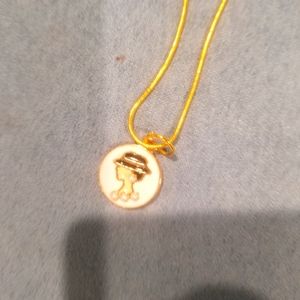 Cameo type necklace. N29